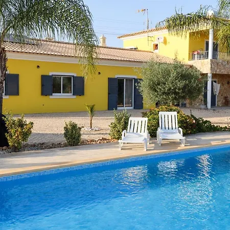 Feriehus Quinta Do Bravo - Swimming Pool - By Bedzy