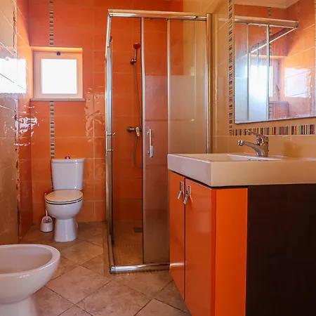 Quinta Do Bravo - Swimming Pool - By Bedzy