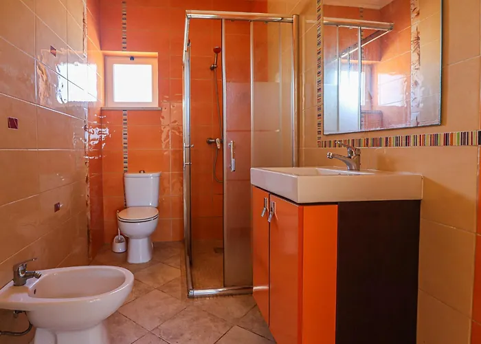 Quinta Do Bravo - Swimming Pool - By Bedzy