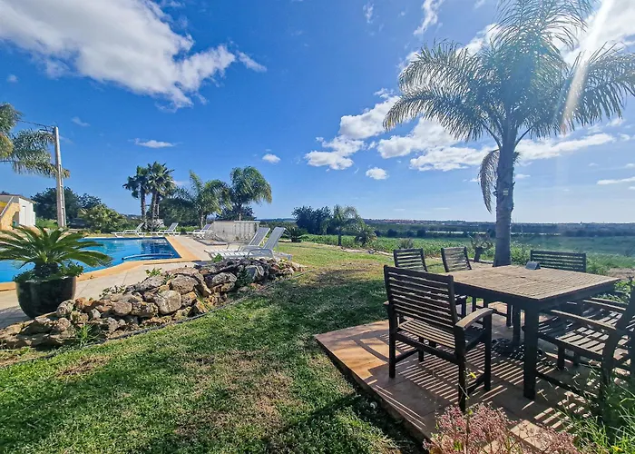 Quinta Do Bravo - Swimming Pool - By Bedzy 度假居