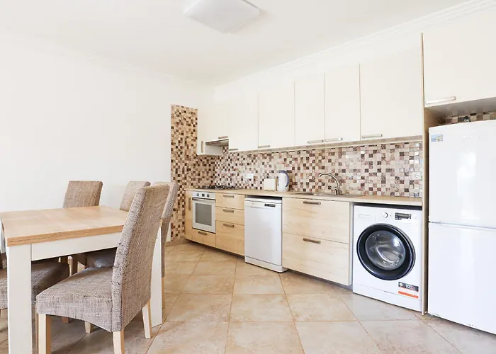 Quinta Do Bravo - Swimming Pool - By Bedzy 度假居 *